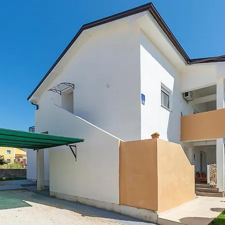 2 Bedroom Amazing In Apartment Poreč