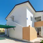 Stunning In With Wifi Apartamento Poreč