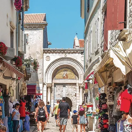 Apartman Stunning In With Wifi Poreč