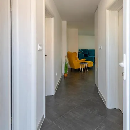 Stunning In With Wifi Apartman