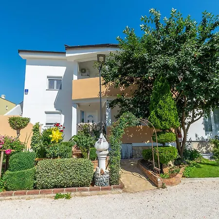 Apartment Stunning In With Wifi Porec